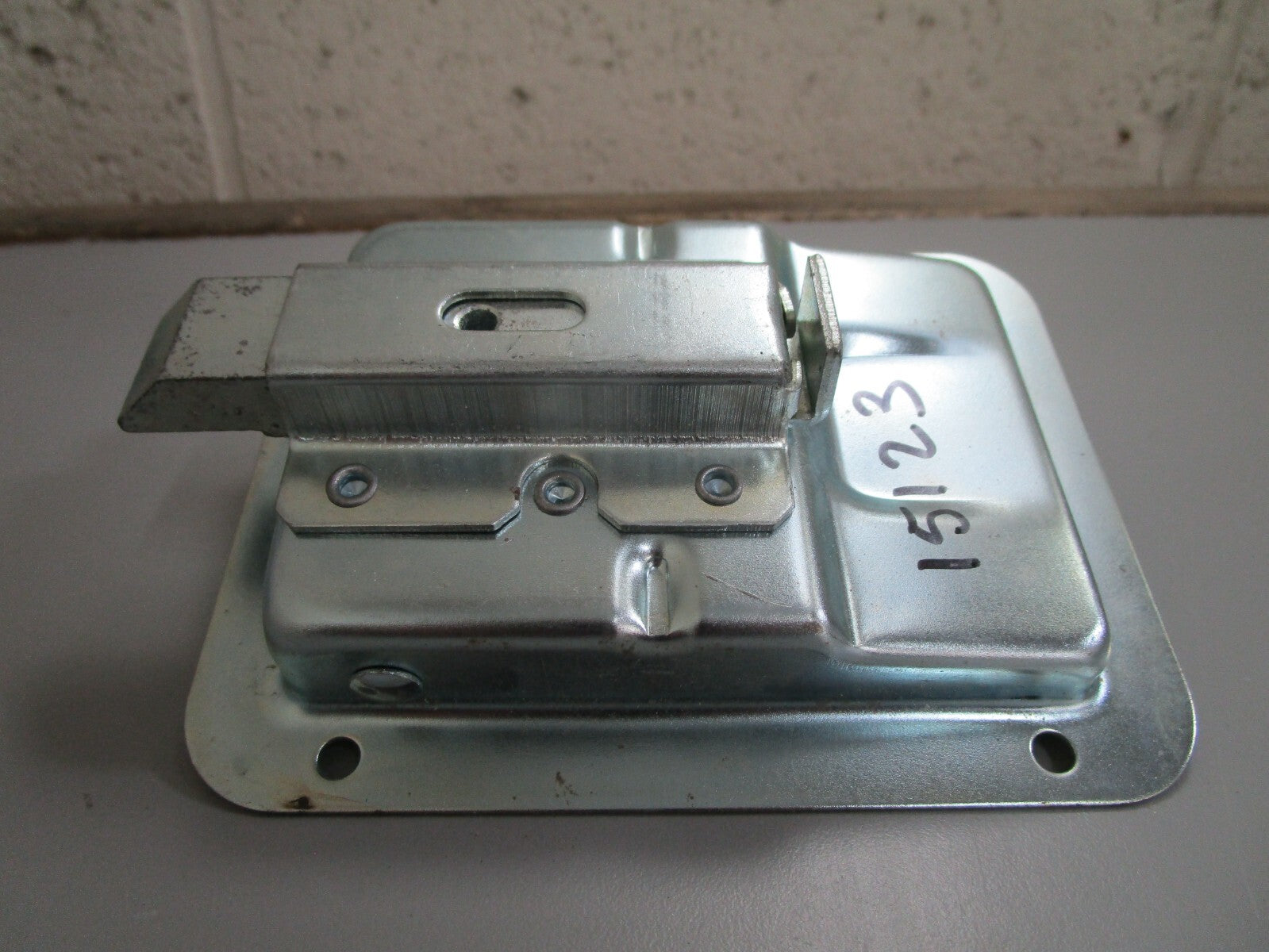 *NEW OEM* 0820 Generac Latch Paddle 15123