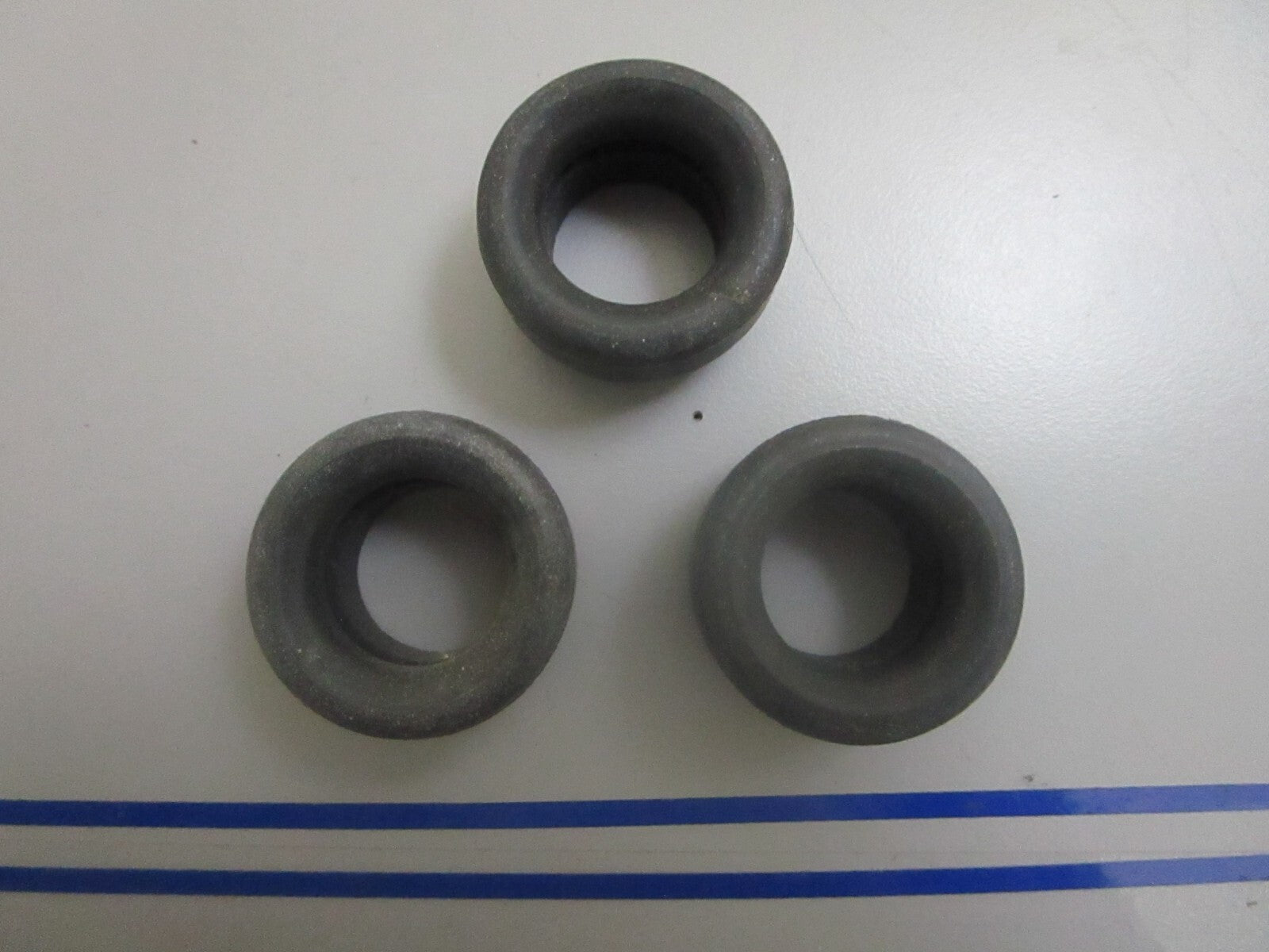 *NEW OEM* (LOT OF 3) 0810 Volvo Penta Rubber Bushing 835415