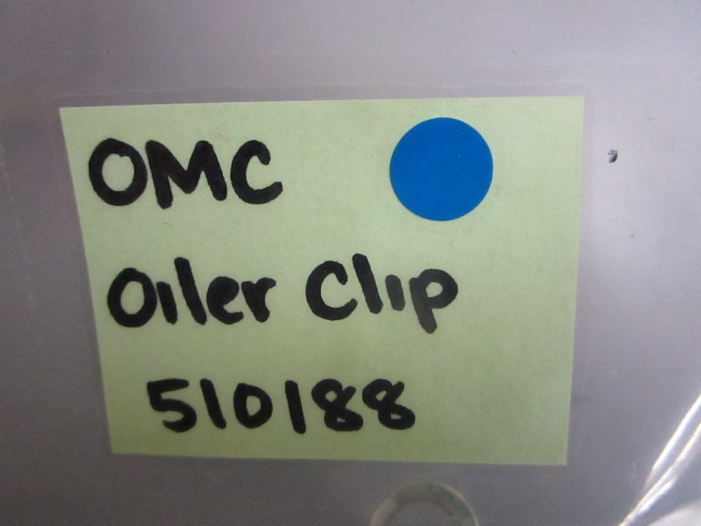 *NEW OEM* 0810 OMC Johnson Evinrude Oiler Clip 510188 0510188