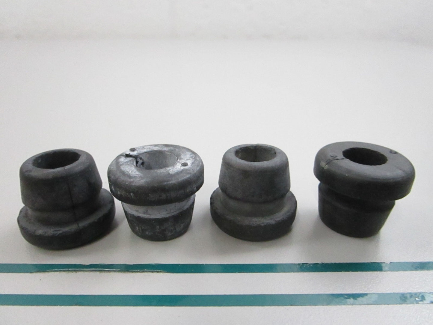 NEW OEM (LOT OF 4) 25-97000 Mercury Quicksilver Grommet 0810