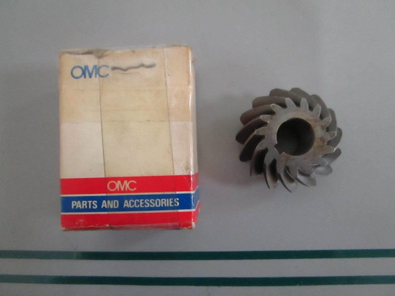 OMC NEW OEM Pinion Gear 304009 Johnson Evinrude 5.5HP 7.5HP Lower Unit 0820