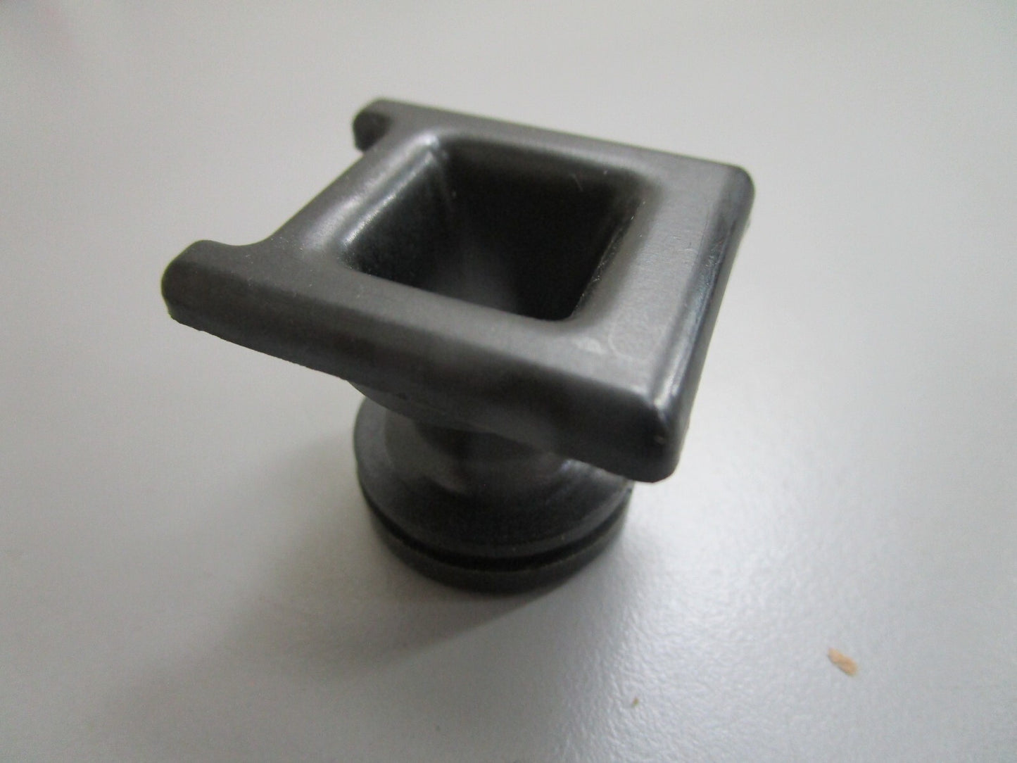 *NEW OEM* 0810 OMC Johnson Evinrude Starter Rope Guide 336148 0336148