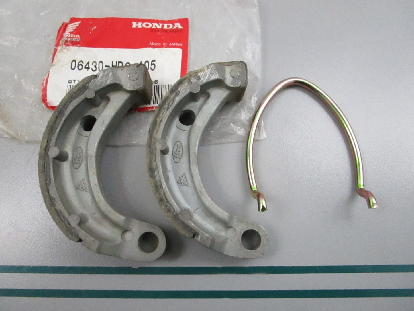 NEW OEM 06430-HB2-405 Honda Brake Shoe Set 0810