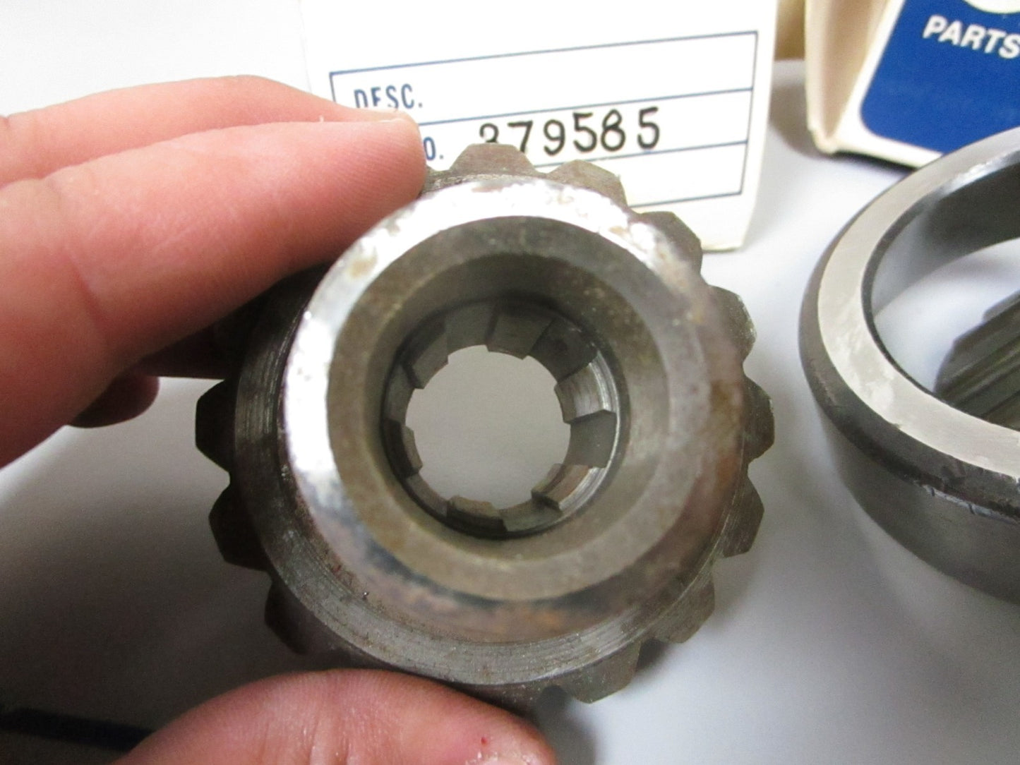 NEW OEM  980427 0982427 OMC Johnson Evinrude Pinion Gear & Bearing 0720