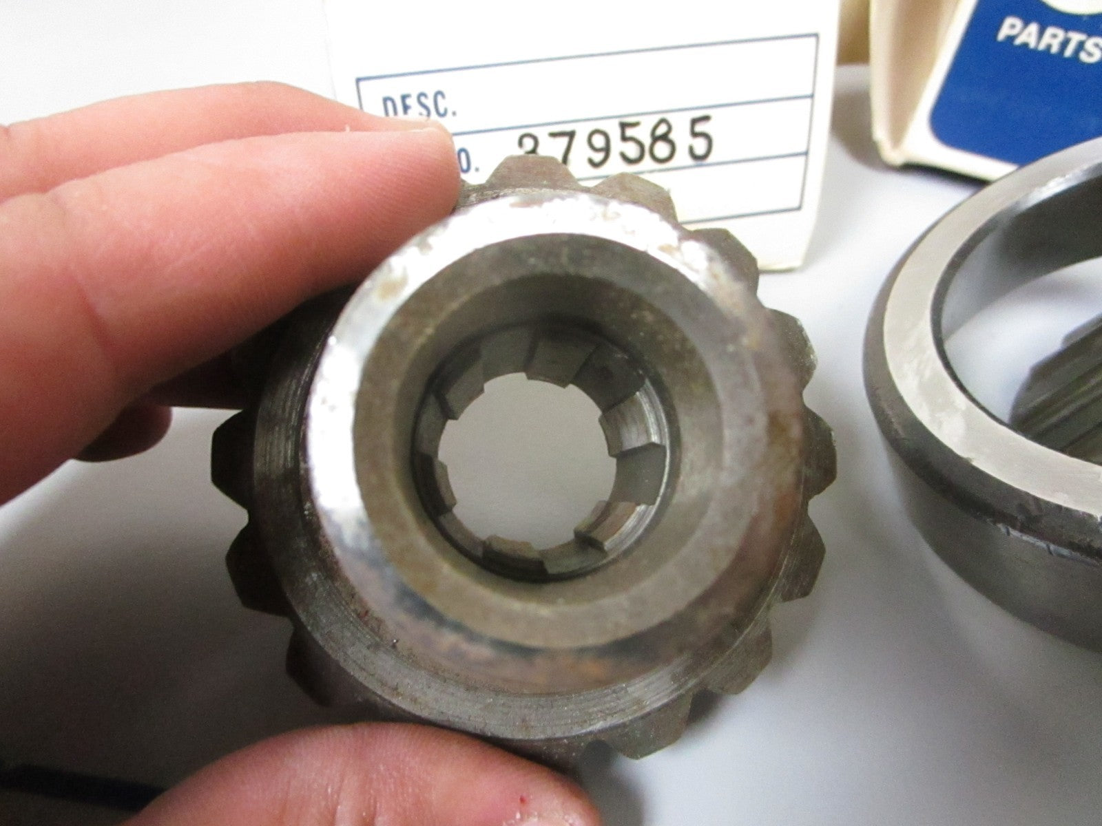 NEW OEM  980427 0982427 OMC Johnson Evinrude Pinion Gear & Bearing 0720