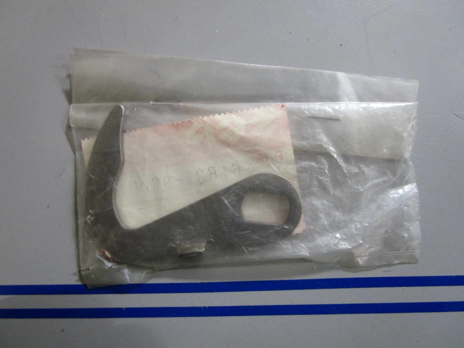 *NEW OEM* 0810 Suzuki Hook 61631-96001