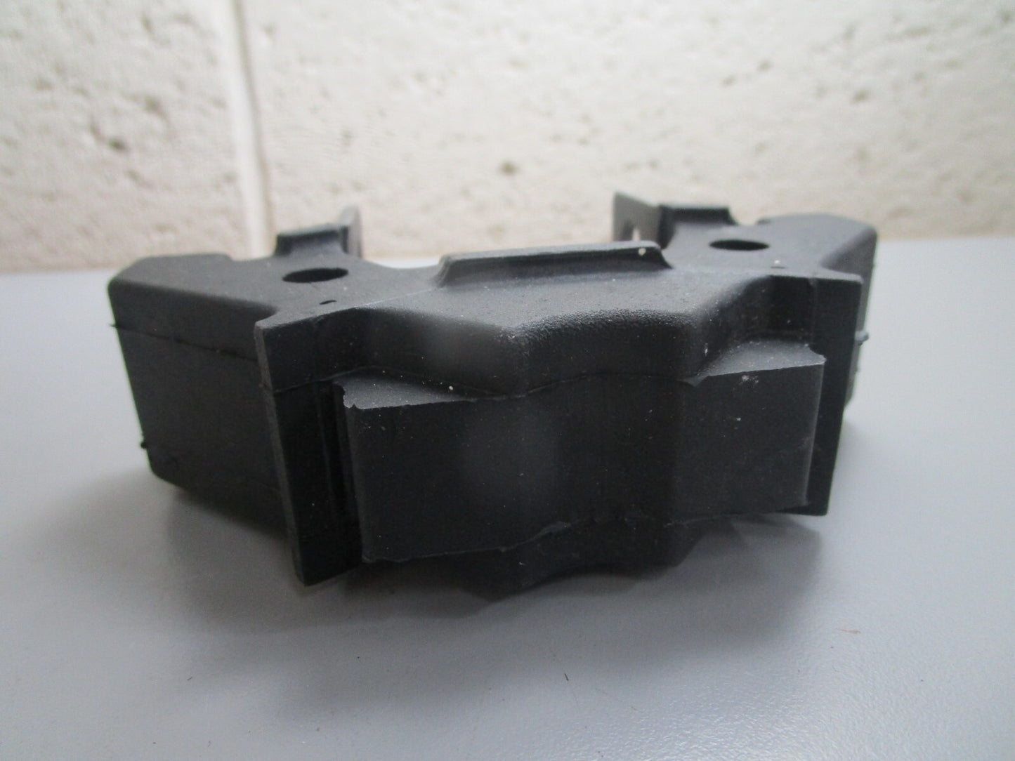 *NEW OEM* 0820 Suzuki Lower Mount 54160-93E02