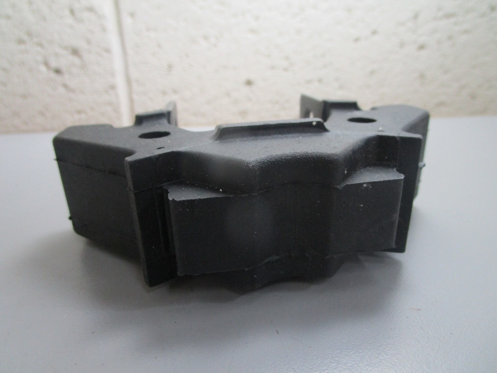 *NEW OEM* 0820 Suzuki Lower Mount 54160-93E02