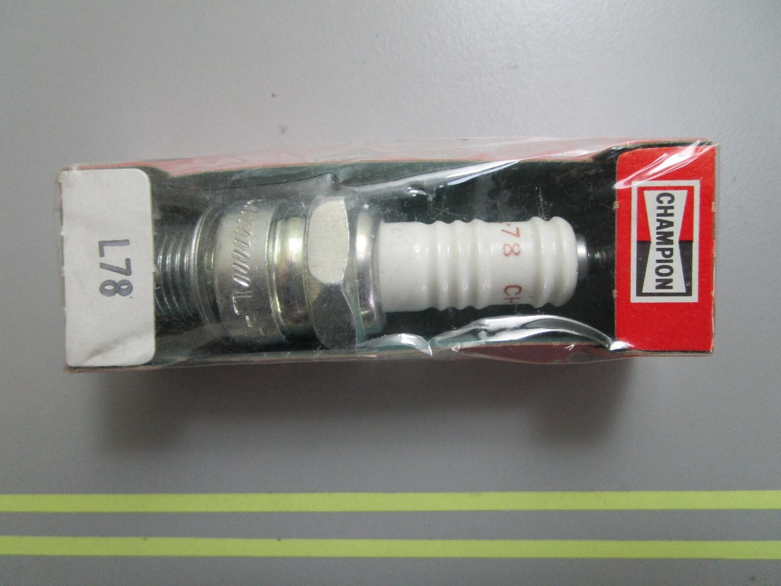 *NEW* 0810 Champion Spark Plug L-78