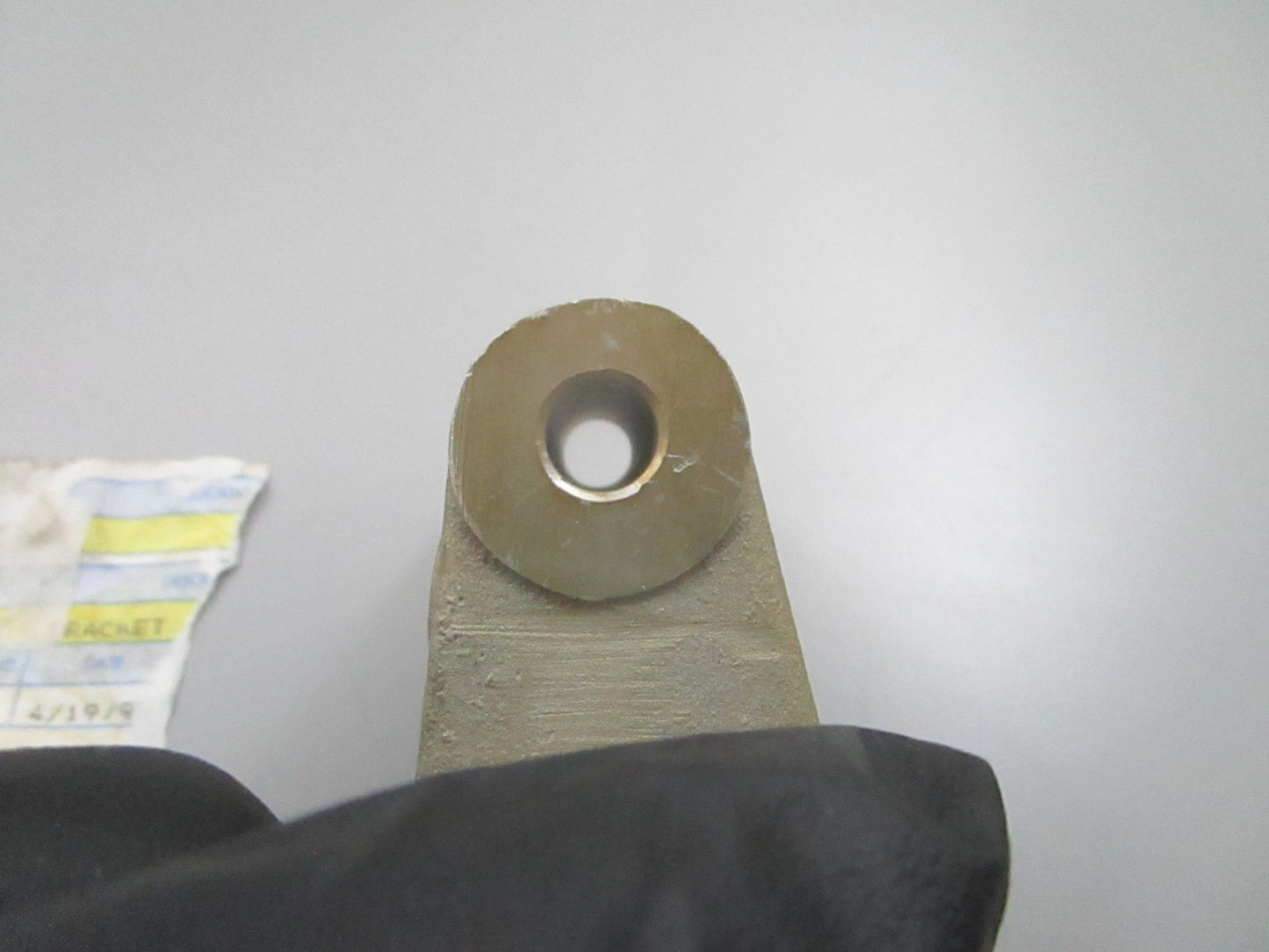 *NEW OEM* 0810 OMC Johnson Evinrude Bracket 907798 0907798