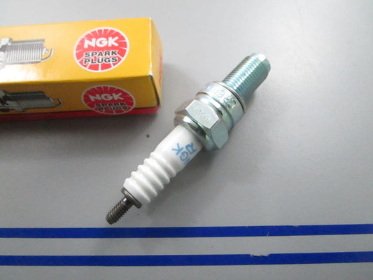 *NEW* 0810 NGK Spark Plug CR6E