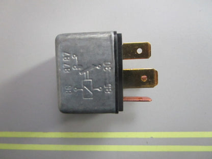 *NEW OEM* 0810 Volvo Penta Relay 876037