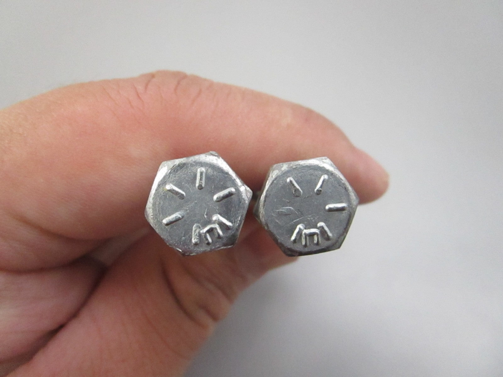 NEW OEM (LOT OF 2) 10500002 Harley Davidson Screw 0810