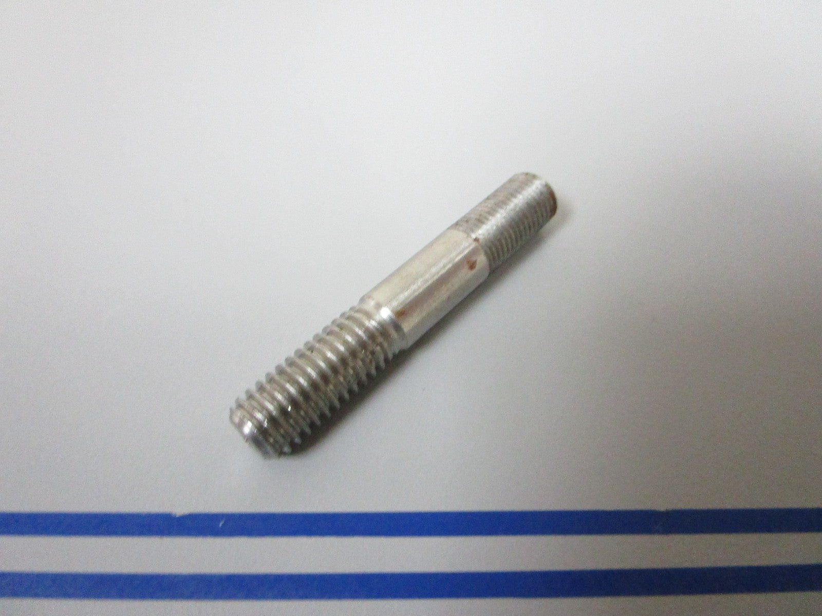 NEW OEM 321926 0321926 OMC Johnson Evinrude Stud 0720