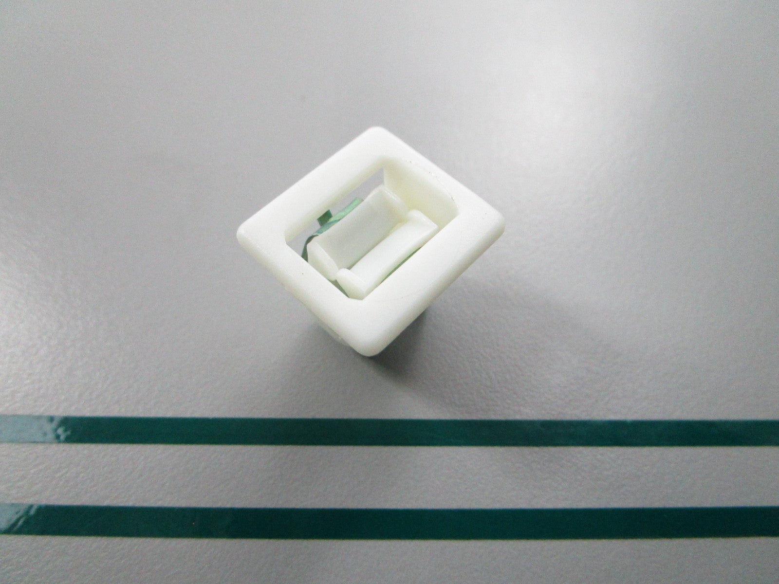 NEW OEM 3392538 Whirlpool Door Catch 0810