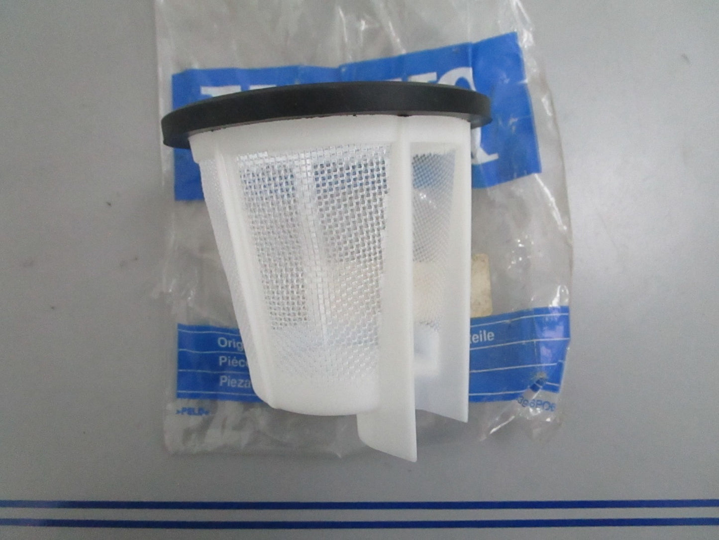 *NEW OEM* 0820 Volvo Penta Strainer 842723