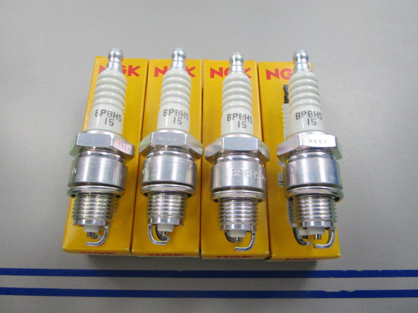 NEW (LOT OF 4) BP8HS-15 NGK Spark Plug 0810