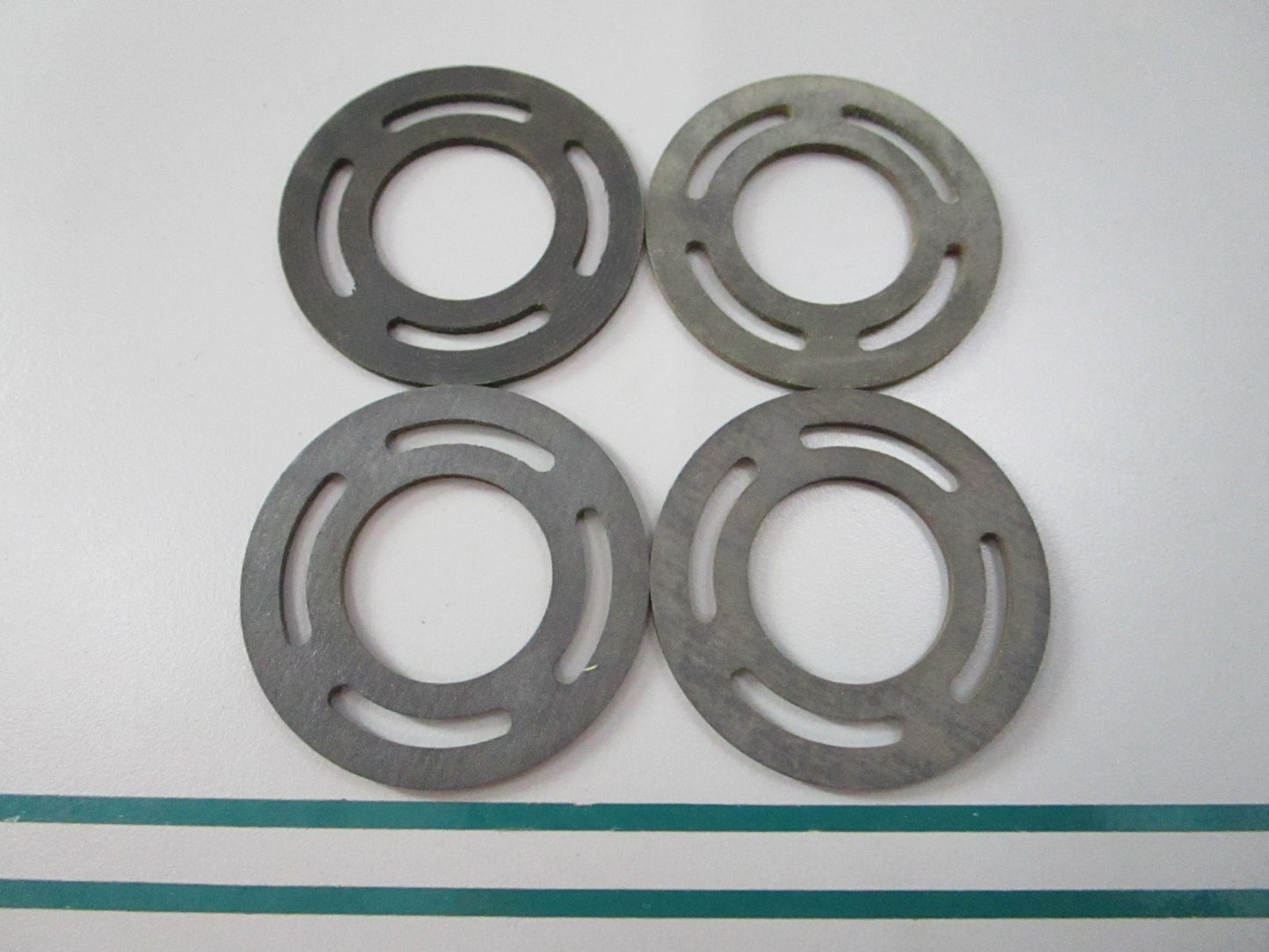 NEW OEM (LOT OF 4) 315723 0315723 OMC Johnson Evinrude Gasket 0810