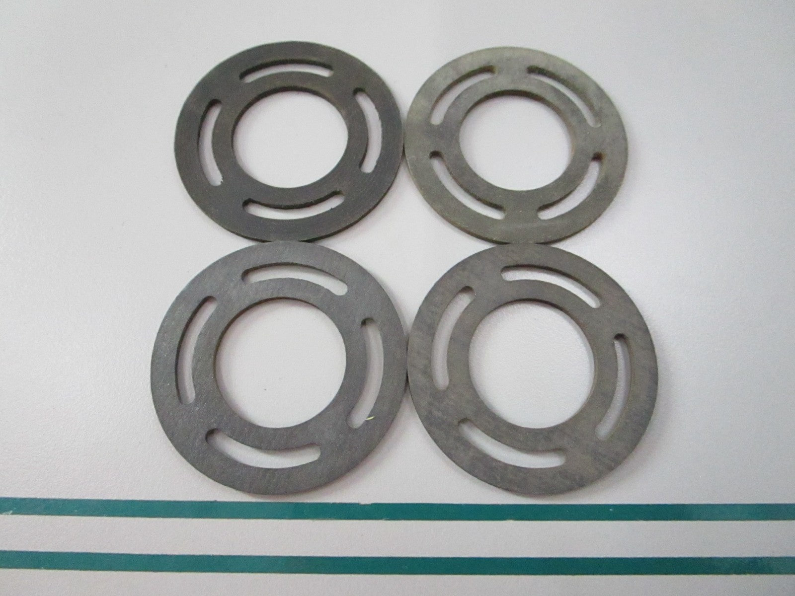 NEW OEM (LOT OF 4) 315723 0315723 OMC Johnson Evinrude Gasket 0810