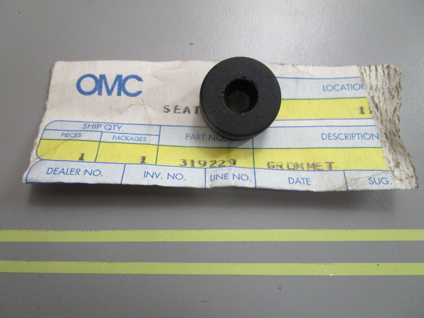 *NEW OEM* 0810 OMC Johnson Evinrude Grommet 319229 0319229