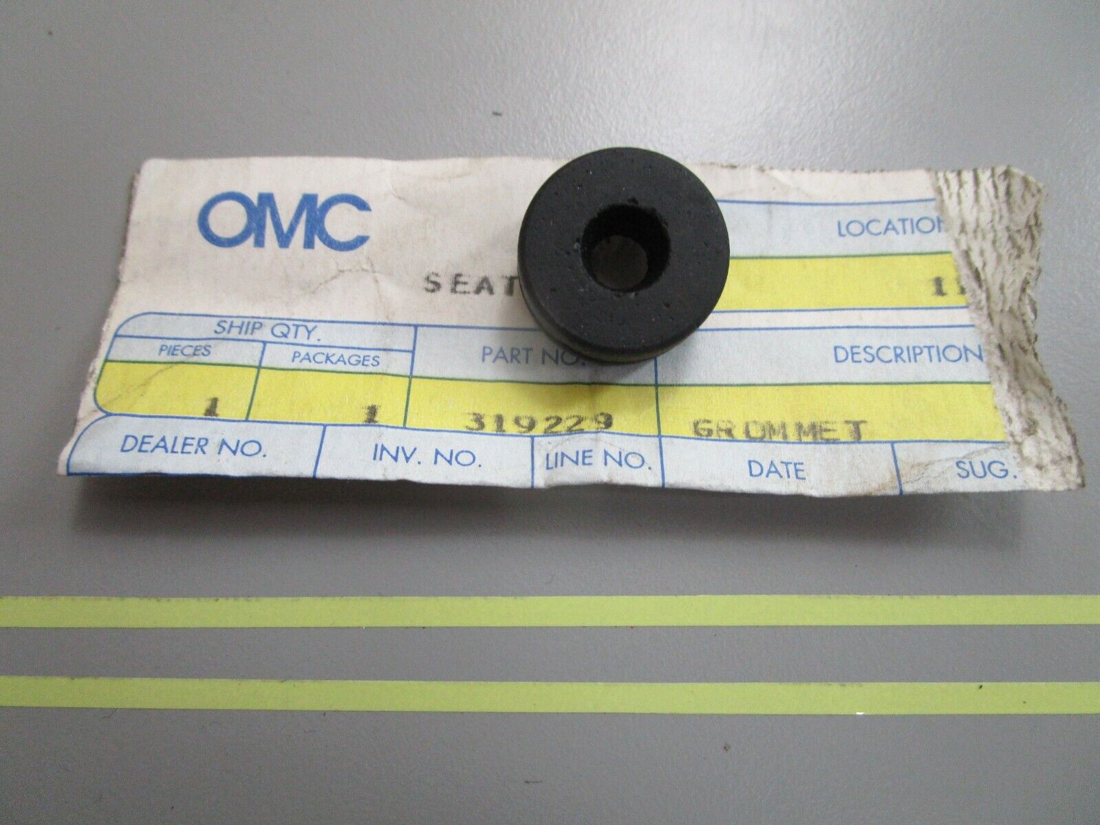 *NEW OEM* 0810 OMC Johnson Evinrude Grommet 319229 0319229