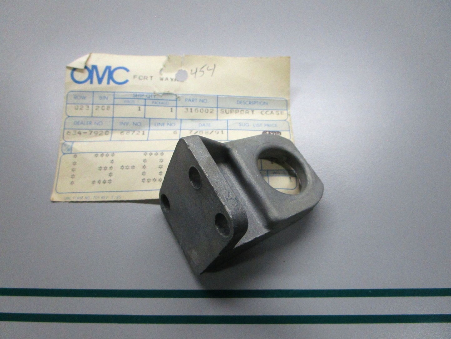 NEW OEM 316002 0316002 OMC Johnson Evinrude Support Case 0810