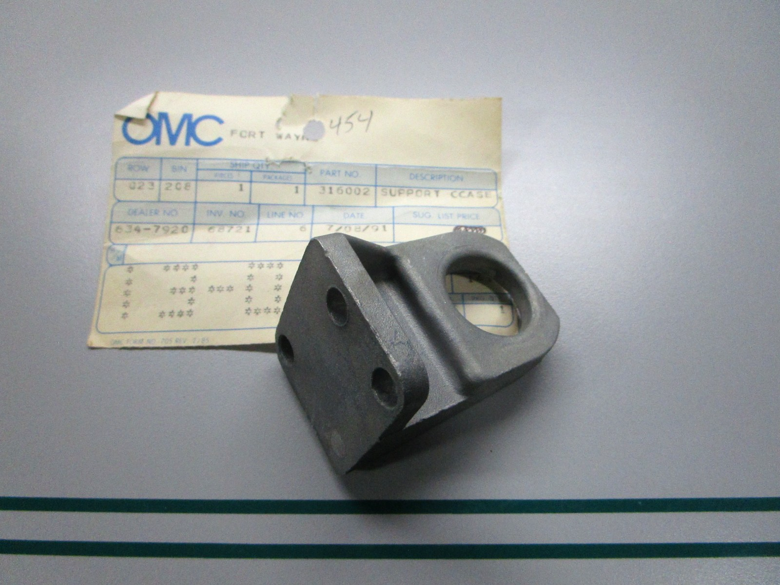 NEW OEM 316002 0316002 OMC Johnson Evinrude Support Case 0810