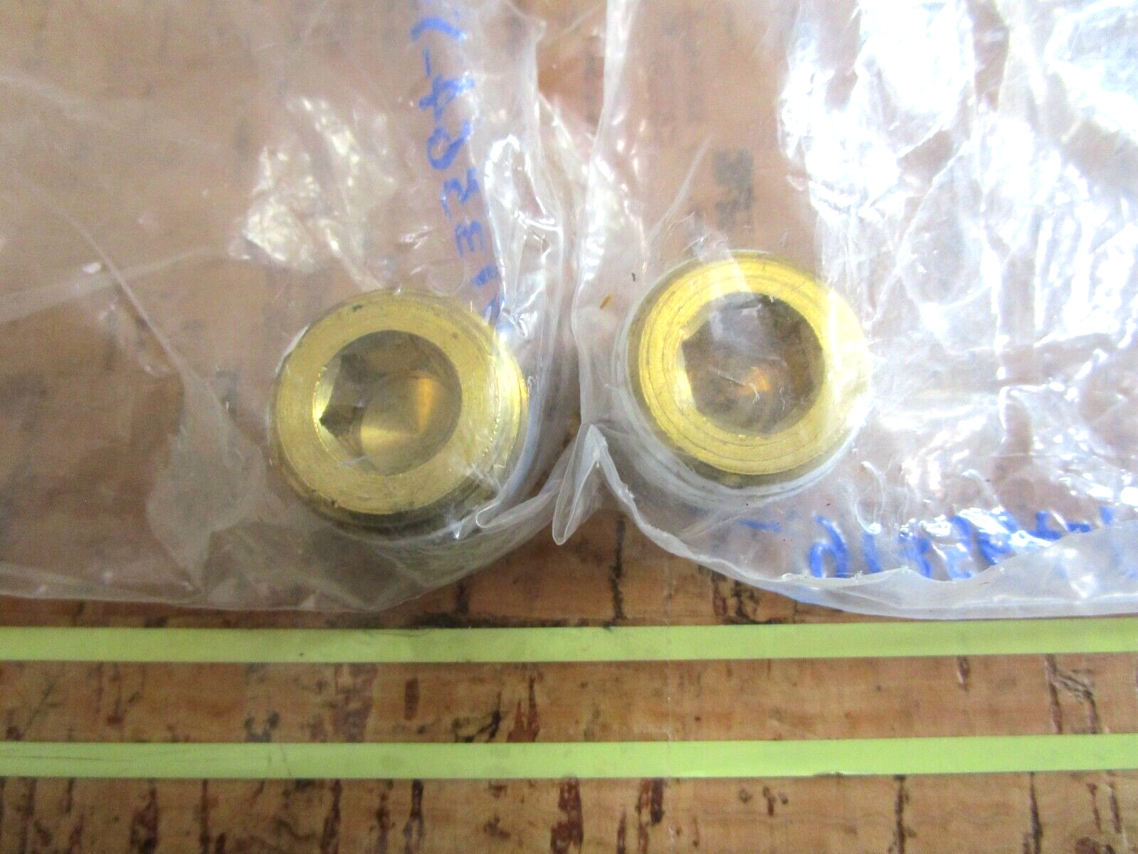*NEW OEM* (LOT OF 2) 0750 OMC Johnson Evinrude PLUG 913564 0913564