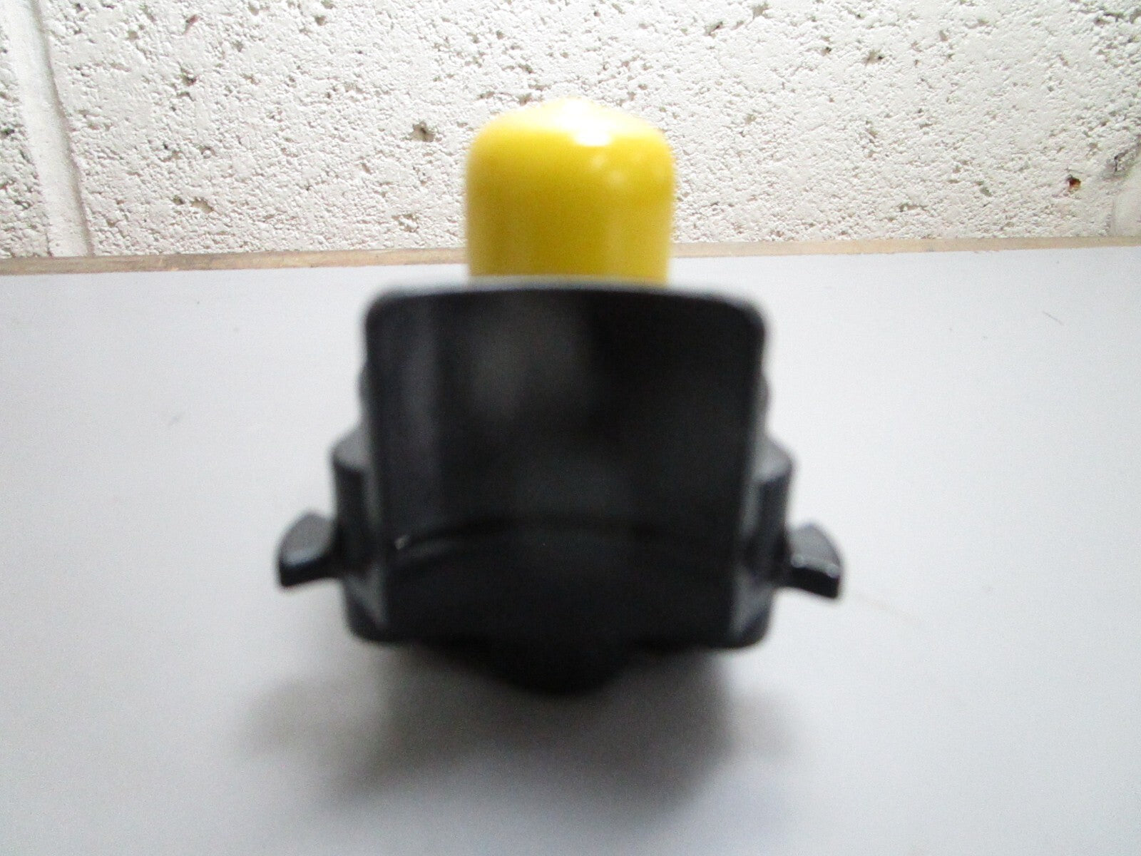 *NEW OEM* 0820 OMC Johnson Evinrude Oil Manifold Ay 5007639