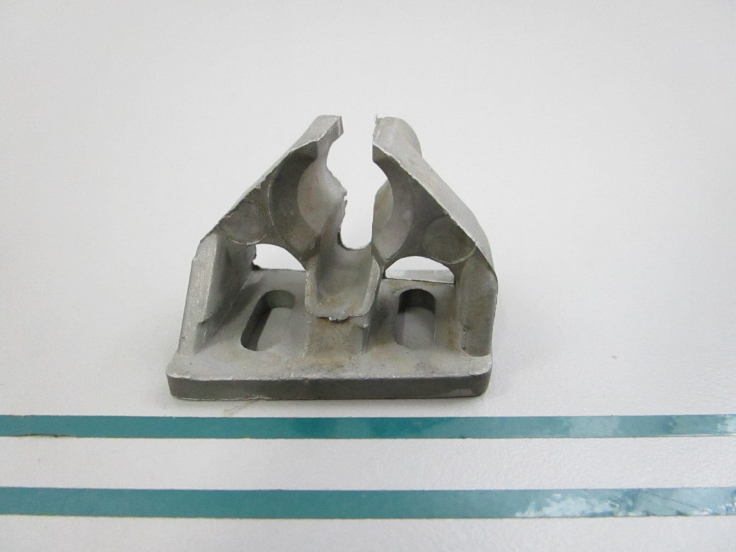 NEW OEM 30833 Mercury Quicksilver Bracket 0810