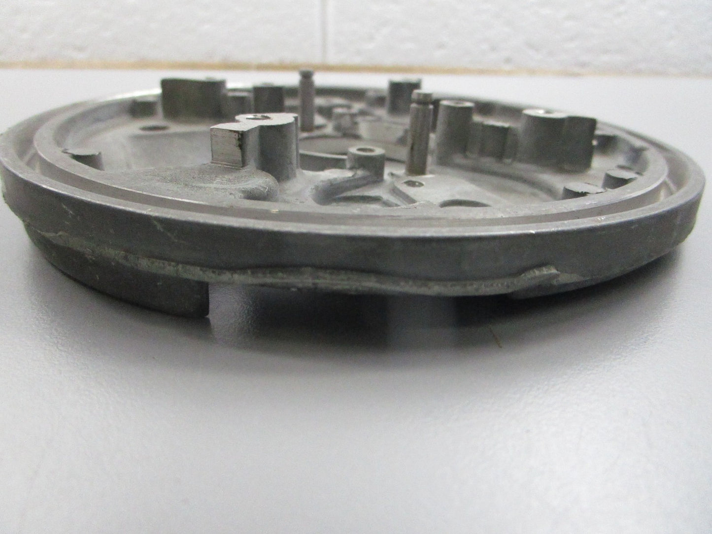 NEW OEM 580571 0580571 OMC Johnson Evinrude Armature Plate 0810