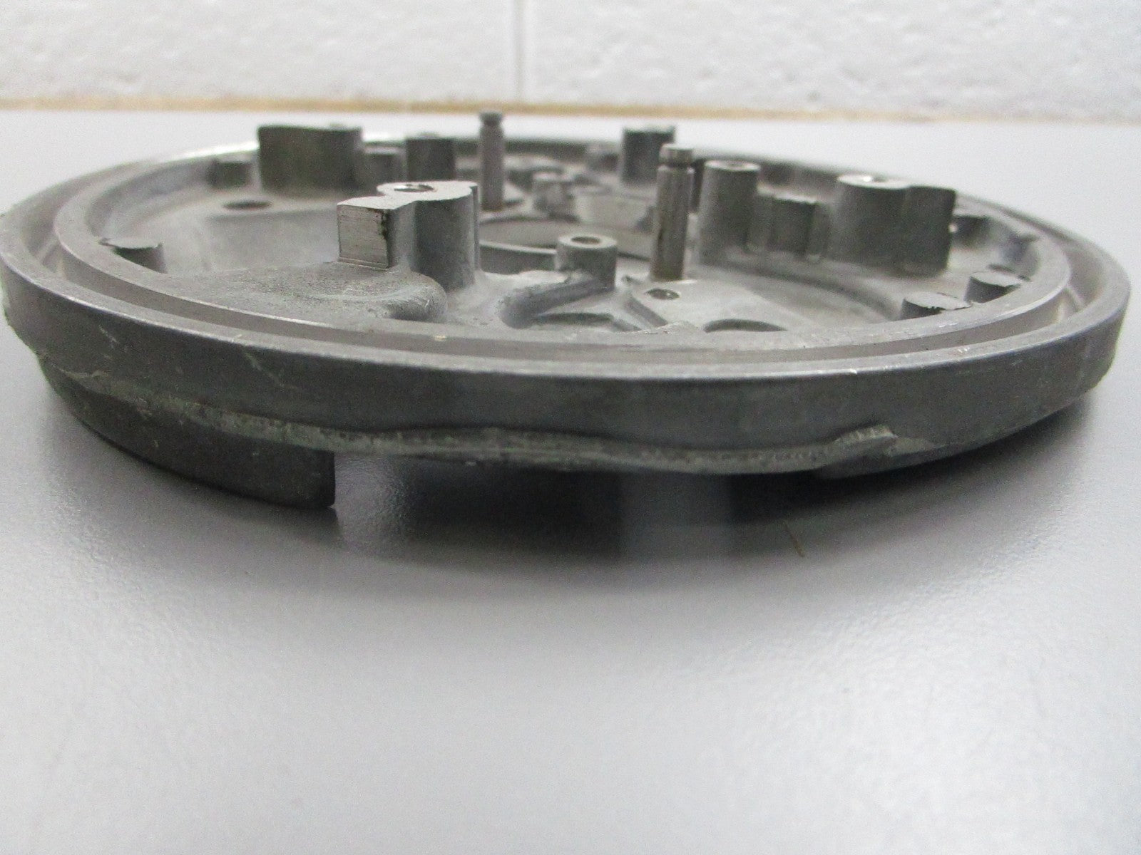 NEW OEM 580571 0580571 OMC Johnson Evinrude Armature Plate 0810