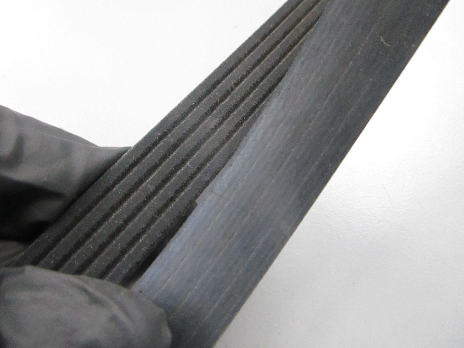 NEW K050370 Gates Micro-V Serpentine Belt 0810