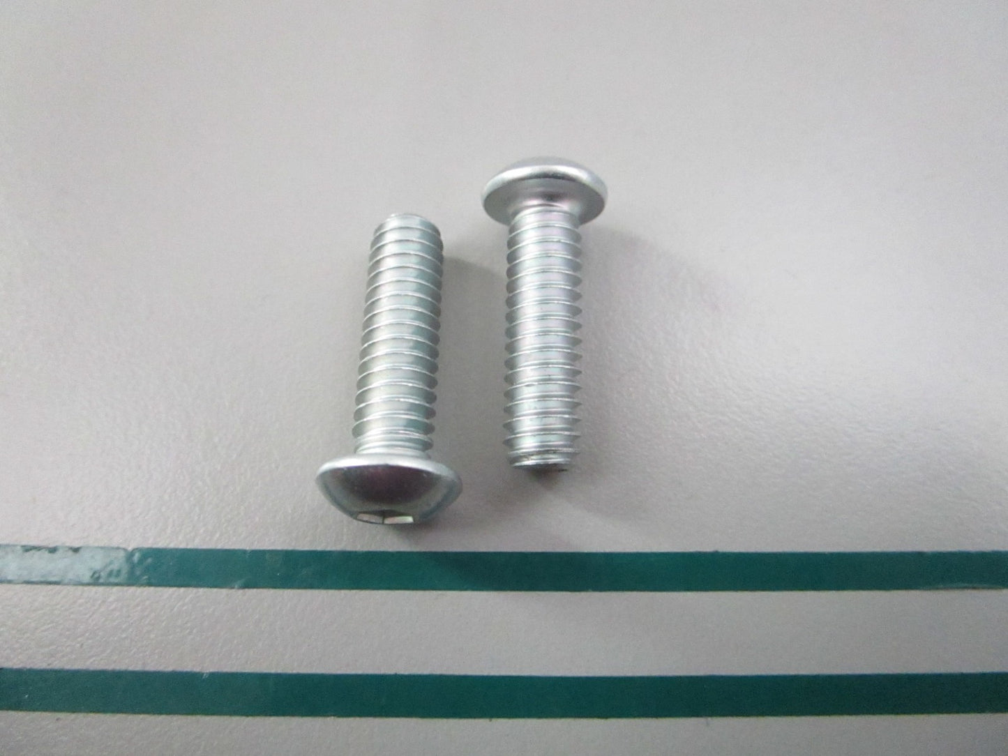 NEW OEM (LOT OF 2) 4015 Harley Davidson Screw 0810