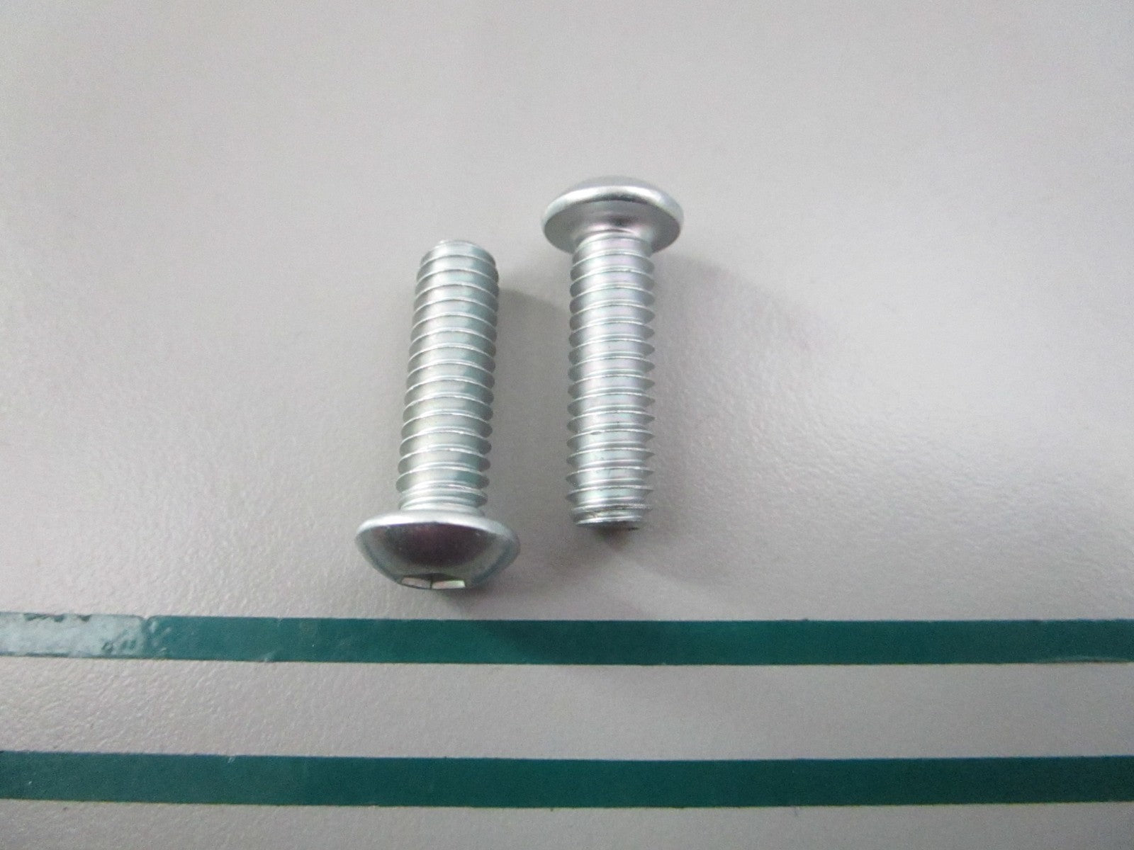NEW OEM (LOT OF 2) 4015 Harley Davidson Screw 0810