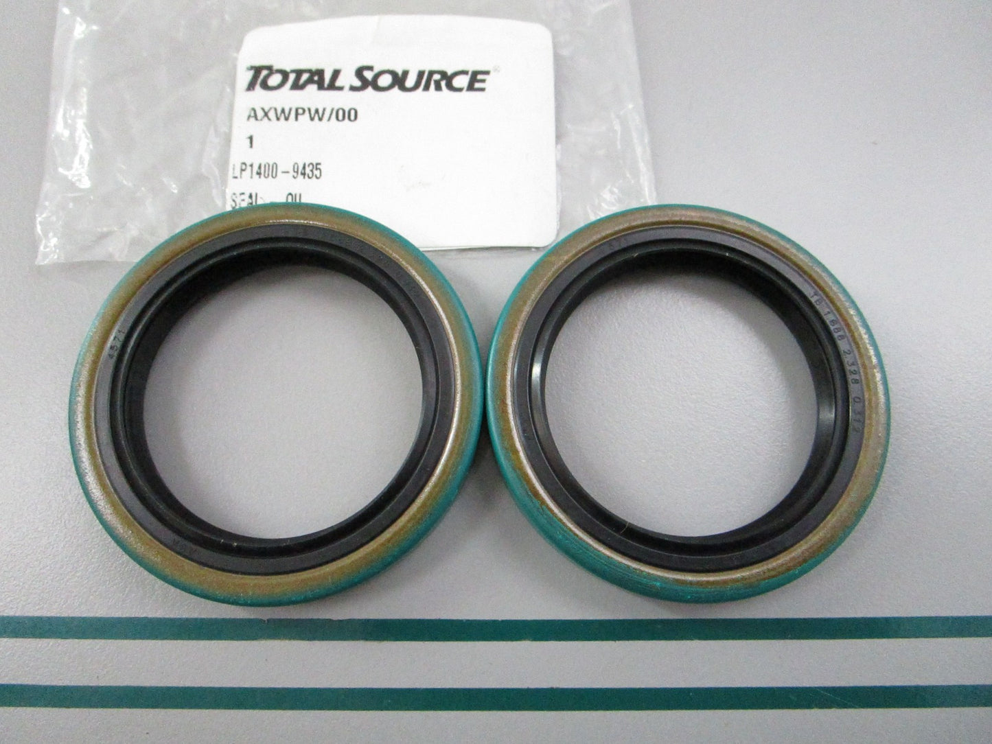 NEW (LOT OF 2) LP1400-9435 For: LPM Total Source Oil Seal 0810