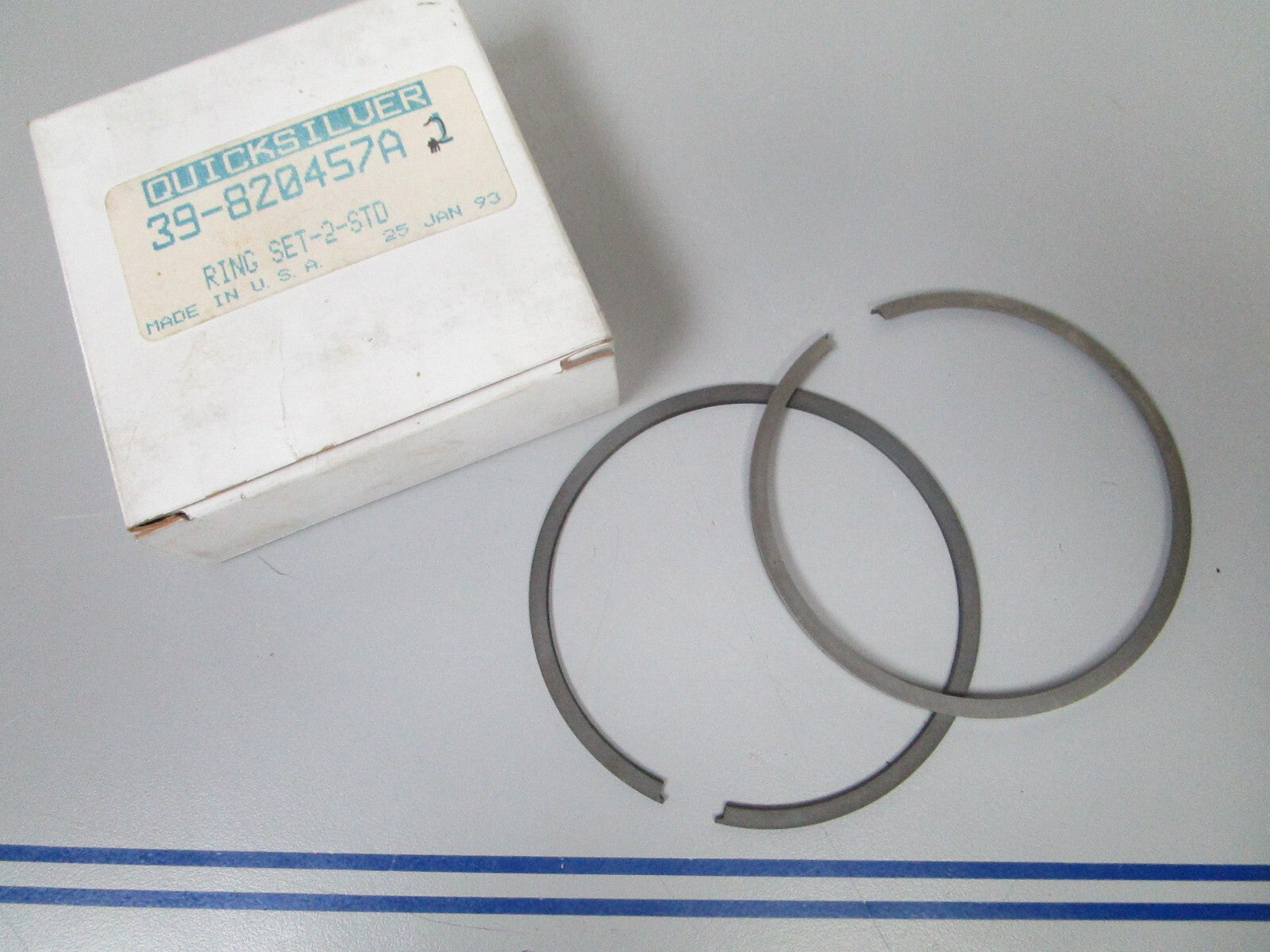 *NEW OEM* 0810 Mercury Quicksilver 2 Piston Ring Set 39-820457A1