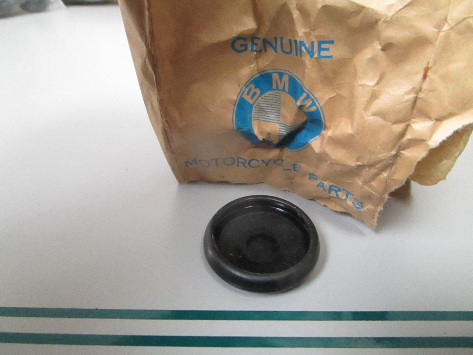 NEW OEM 32722072179 2072179 BMW Cap 0810