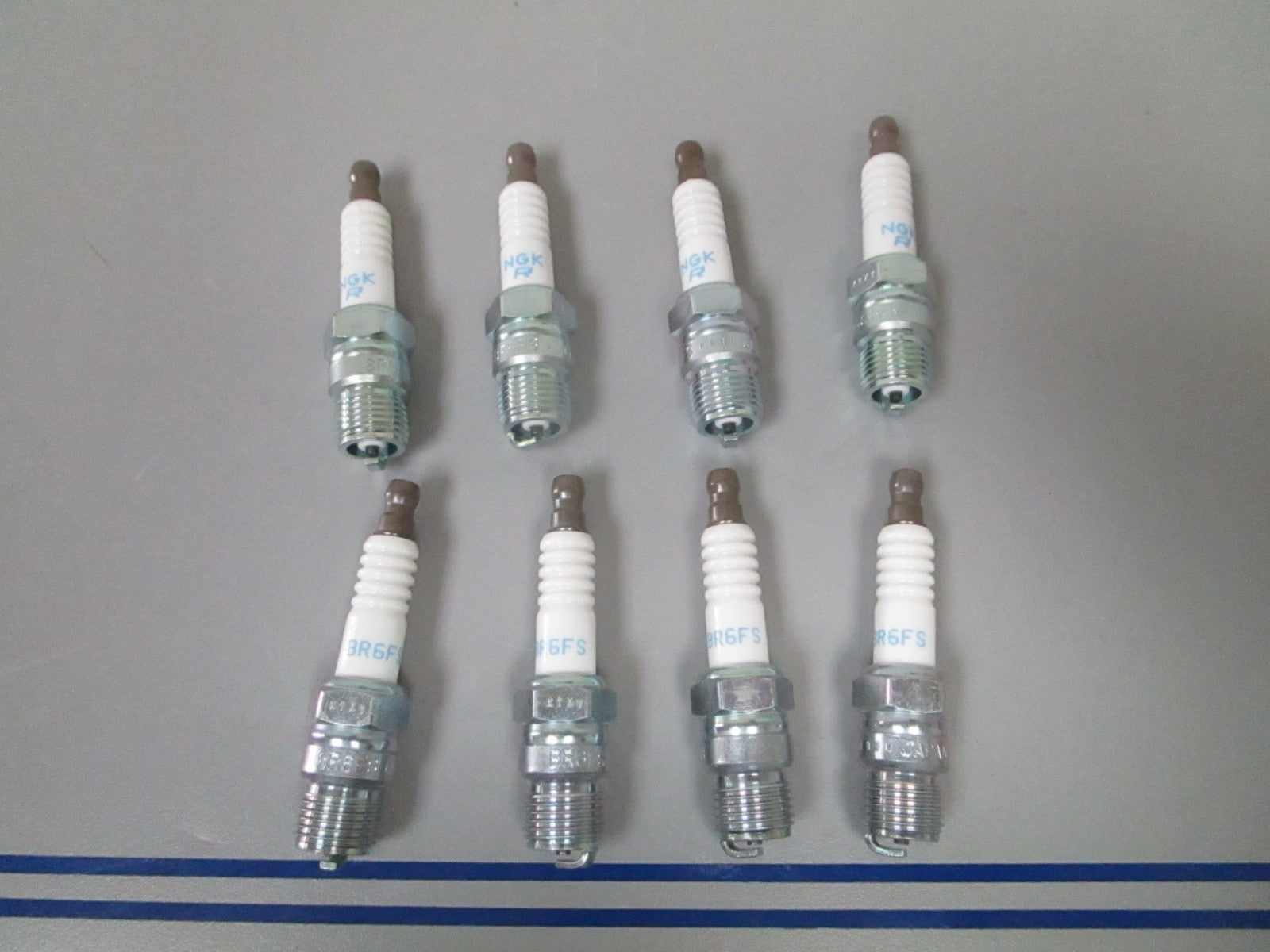 NEW OEM BR6FS NGK Spark Plug (LOT OF 8) 0720