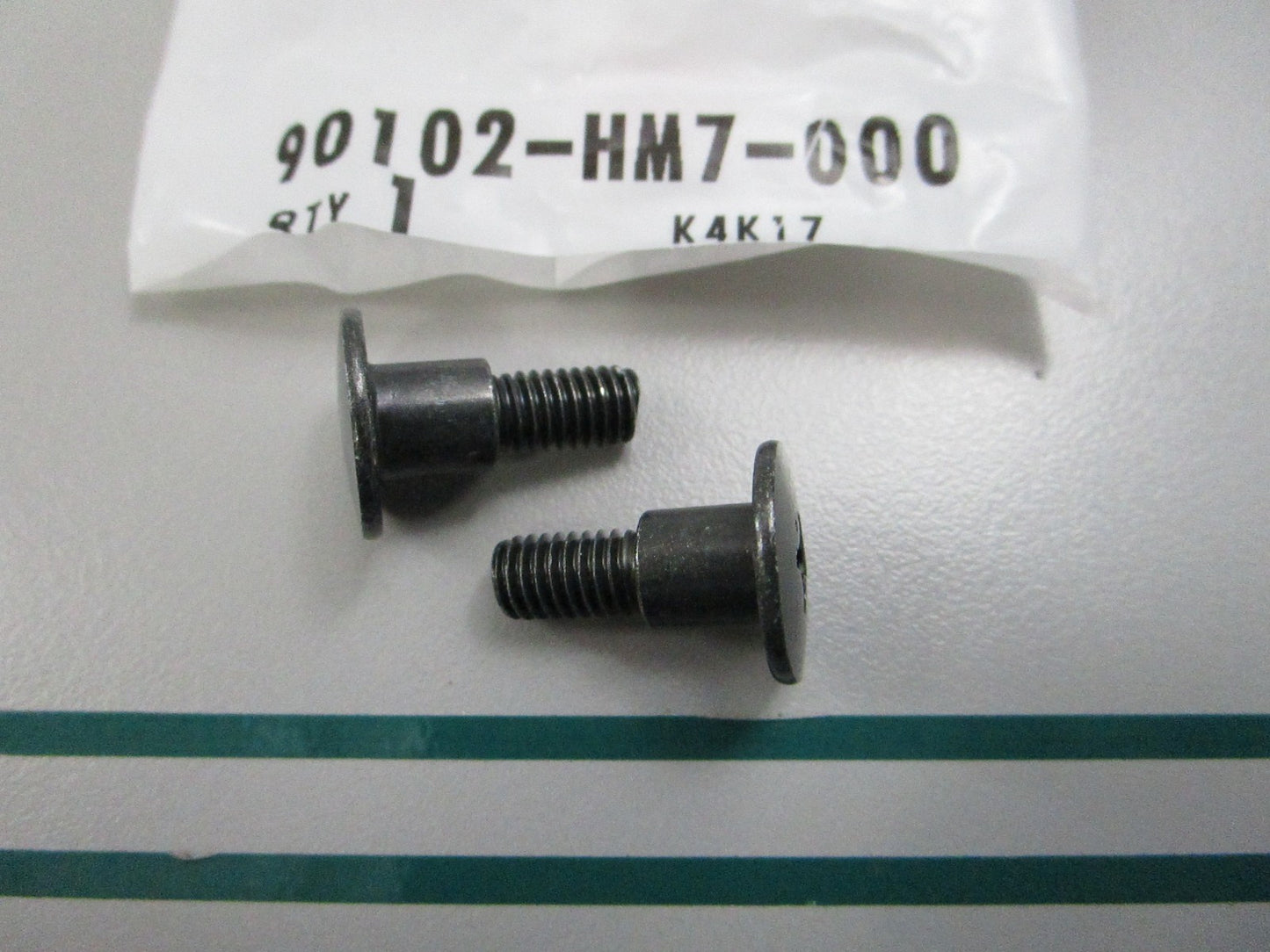 NEW OEM (LOT OF 2) 90102-HM7-000 Honda Screw 0810