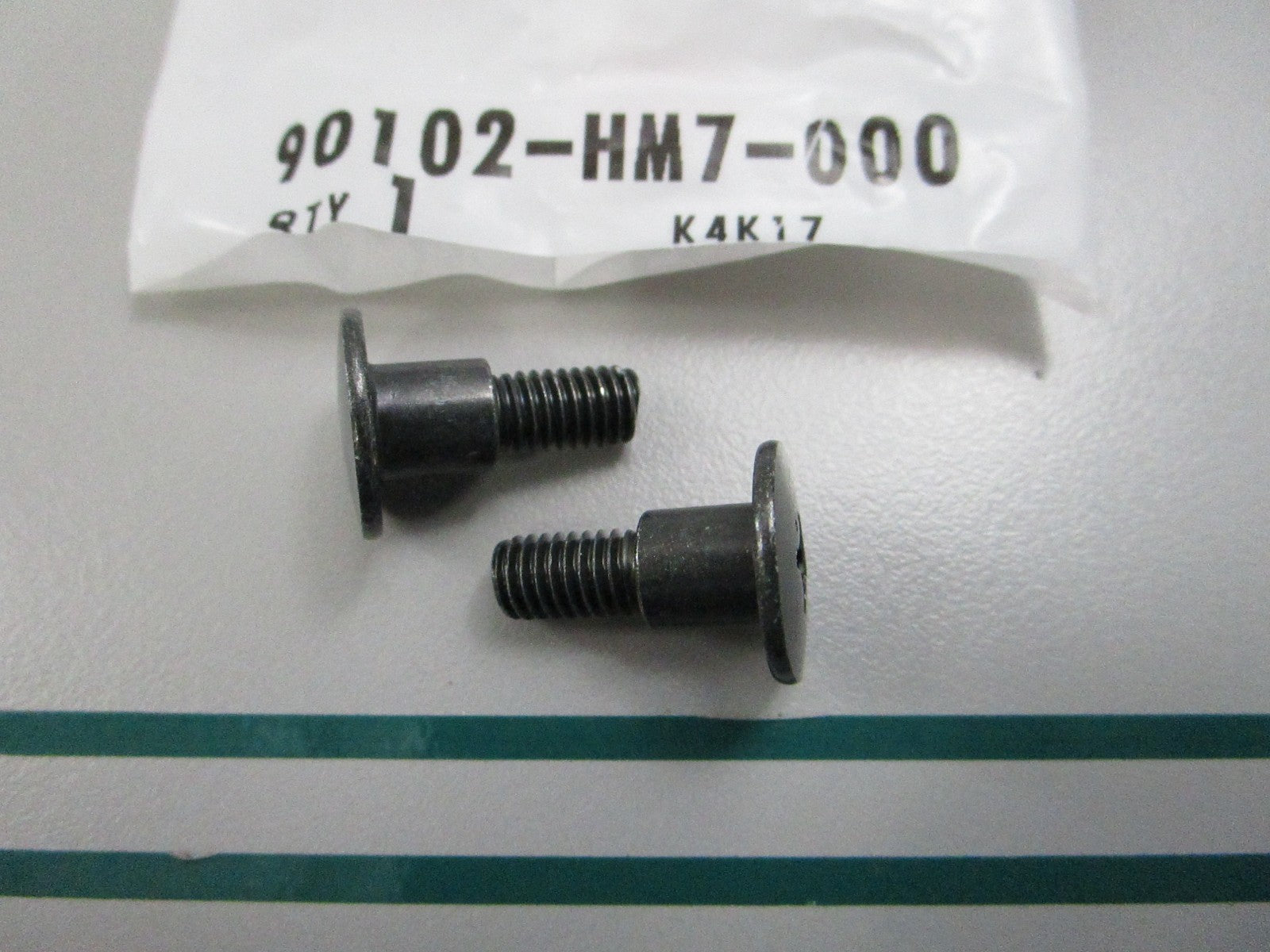NEW OEM (LOT OF 2) 90102-HM7-000 Honda Screw 0810