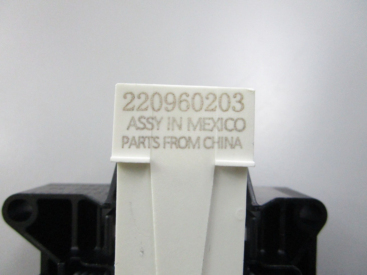 *NEW OEM* 0810 Electrolux Door Latch Assembly 5304516818