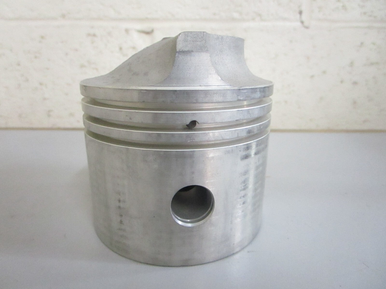 *NEW OEM* 0820 OMC Johnson Evinrude .040 Piston 383698 0383698 315158