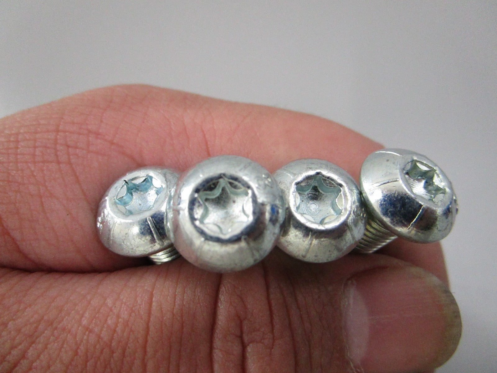 NEW OEM (LOT OF 4) 2534 Harley Davidson Screw 0810