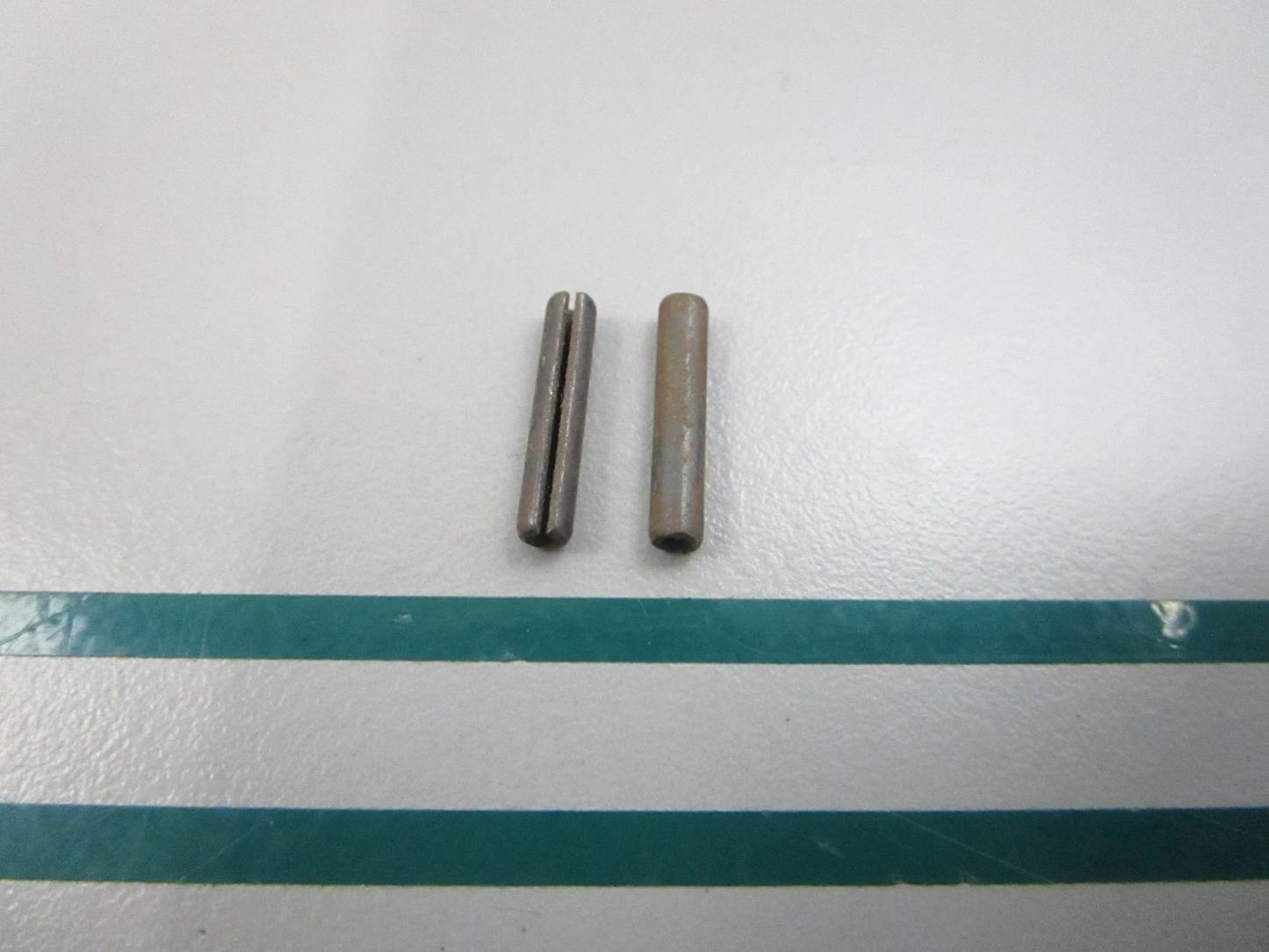 NEW OEM (LOT OF 2) 307901 0307901 OMC Johnson Evinrude Pin 0810