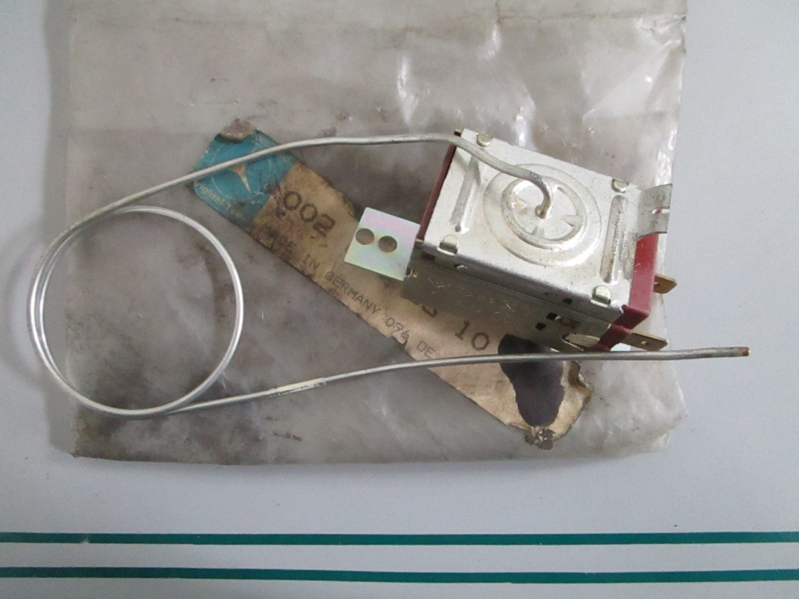 NEW OEM 0028208310 Mercedes-Benz Temperature Switch 0820