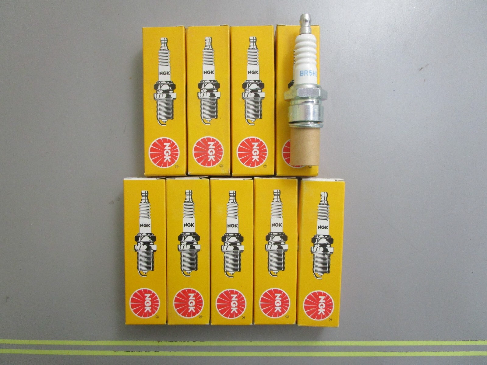 *NEW* (LOT OF 9) 0820 NGK Spark Plug BR5HS