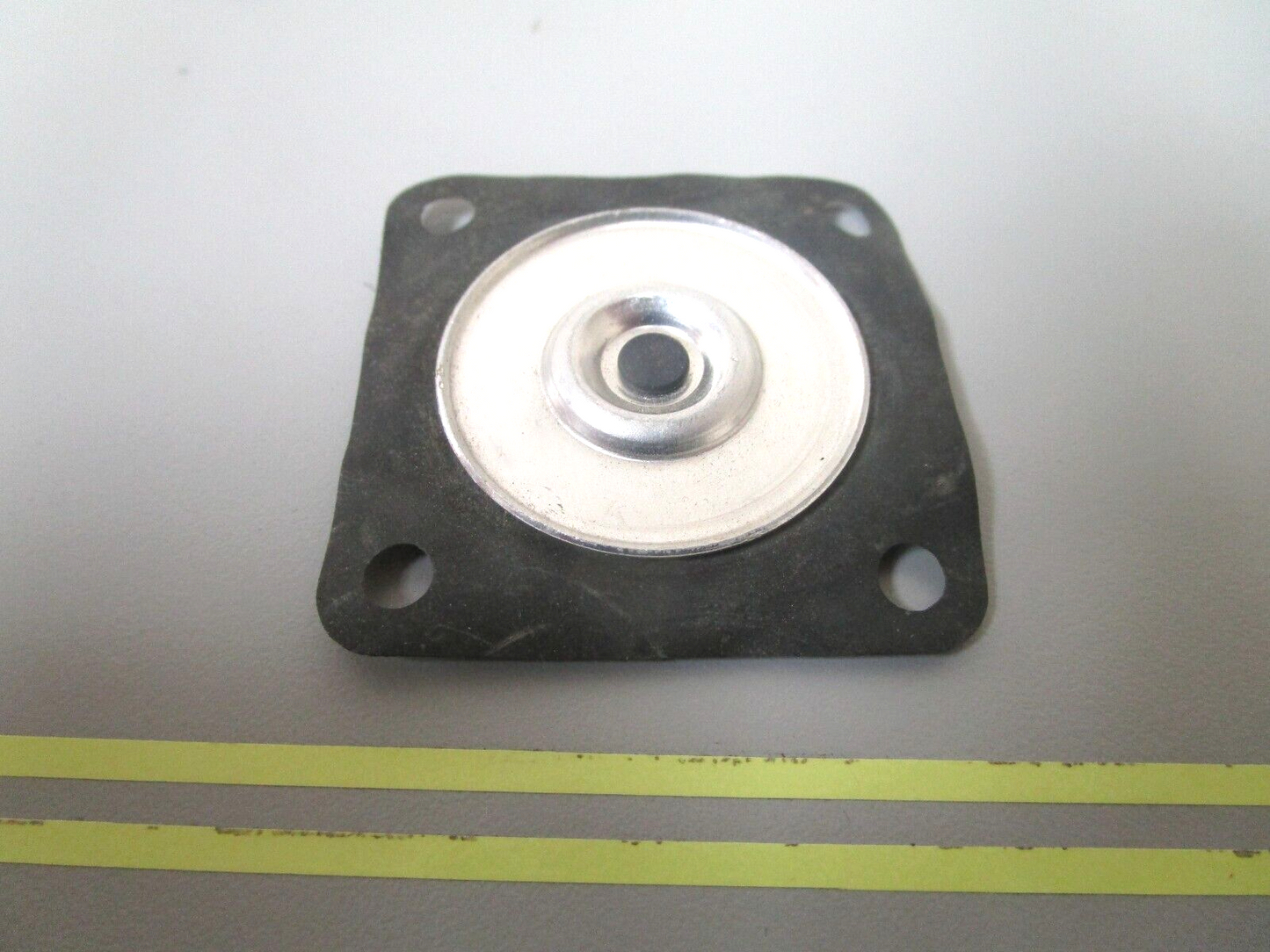 *NEW OEM* 0750 OMC Johnson Evinrude DIAPHRAGM & PLATE 376881 0376881
