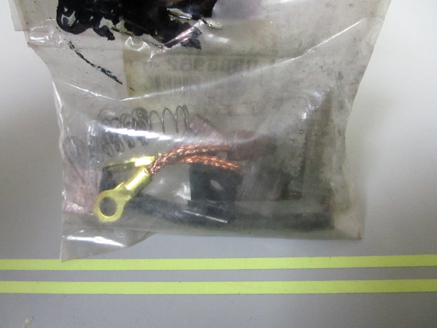 *NEW OEM* 0810 OMC Johnson Evinrude Brush & Spring Set 385952 0385952