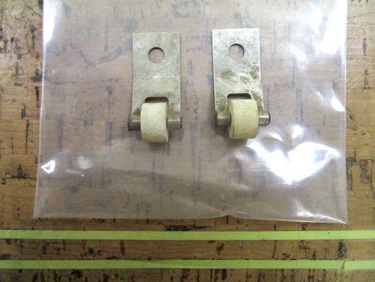 *NEW OEM* (LOT OF 2) 0750 OMC Johnson Evinrude ROLLER LATCH 975211 0975211